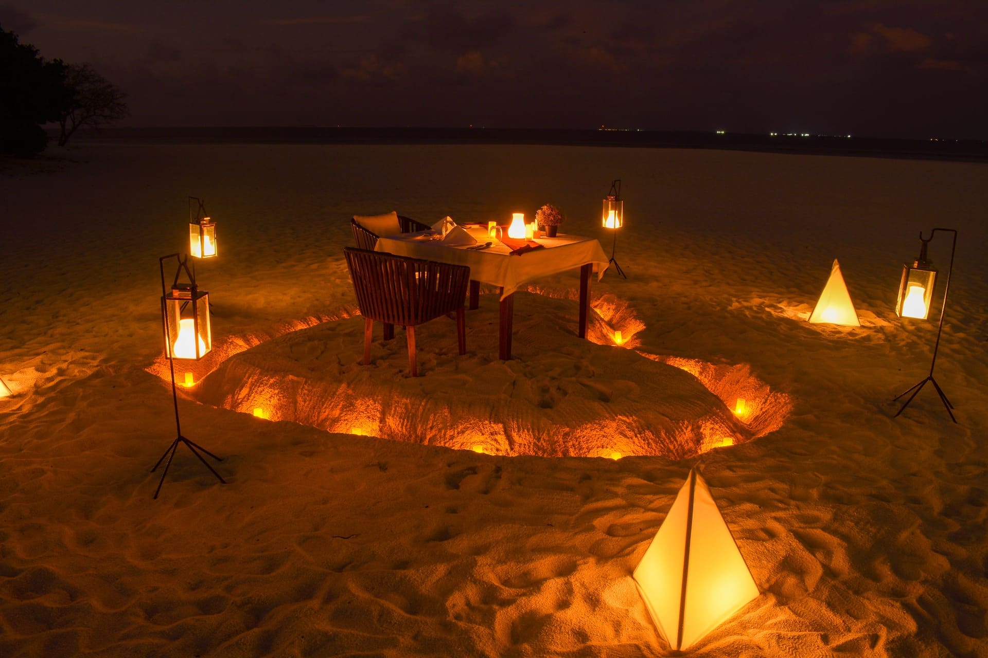 Kudafushi Resort & Spa Maldives - Romantic dinner